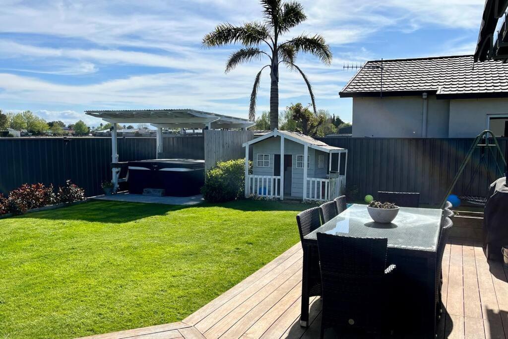 Sunny Delight In Clive Villa Exterior foto