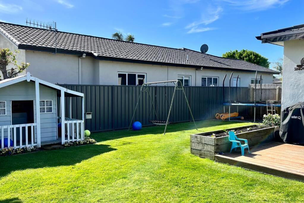 Sunny Delight In Clive Villa Exterior foto