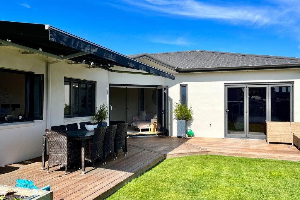 Sunny Delight In Clive Villa Exterior foto
